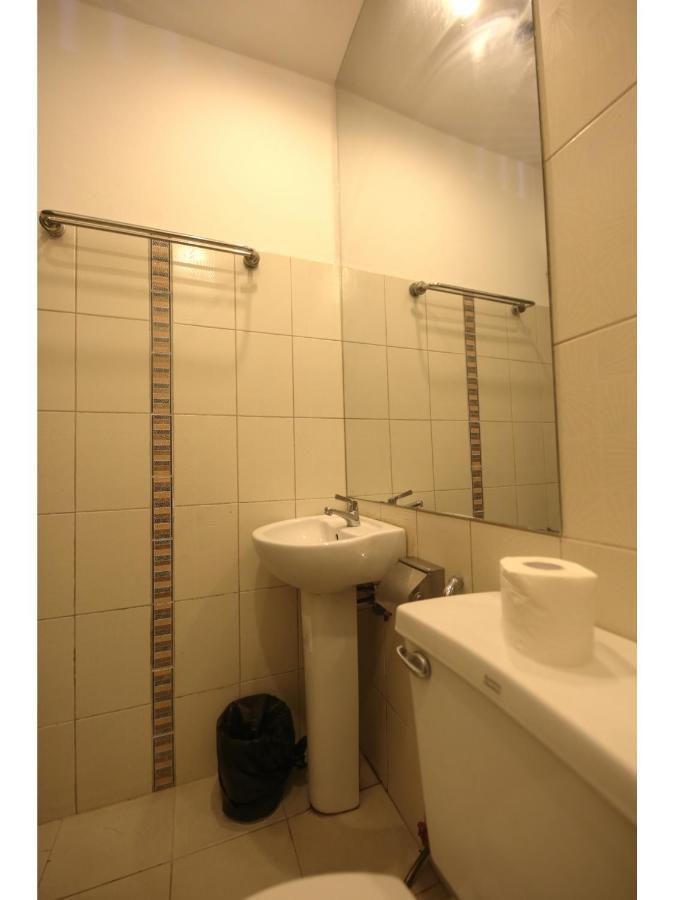 Oyo 866 Junction Hostels Manila Ngoại thất bức ảnh