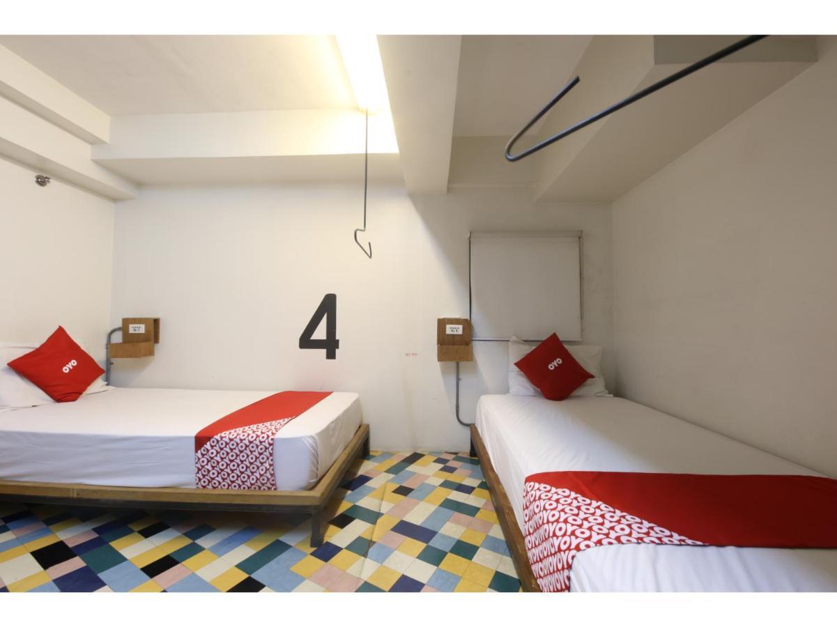 Oyo 866 Junction Hostels Manila Ngoại thất bức ảnh